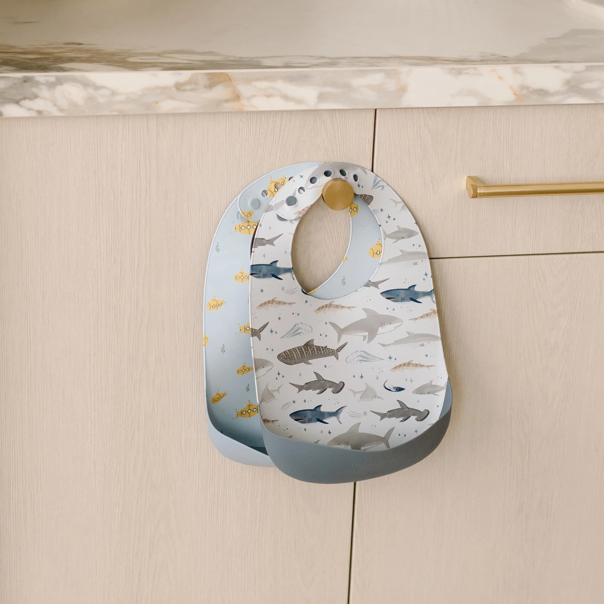 Bavoir en Silicone - Motifs Requins - Image 3