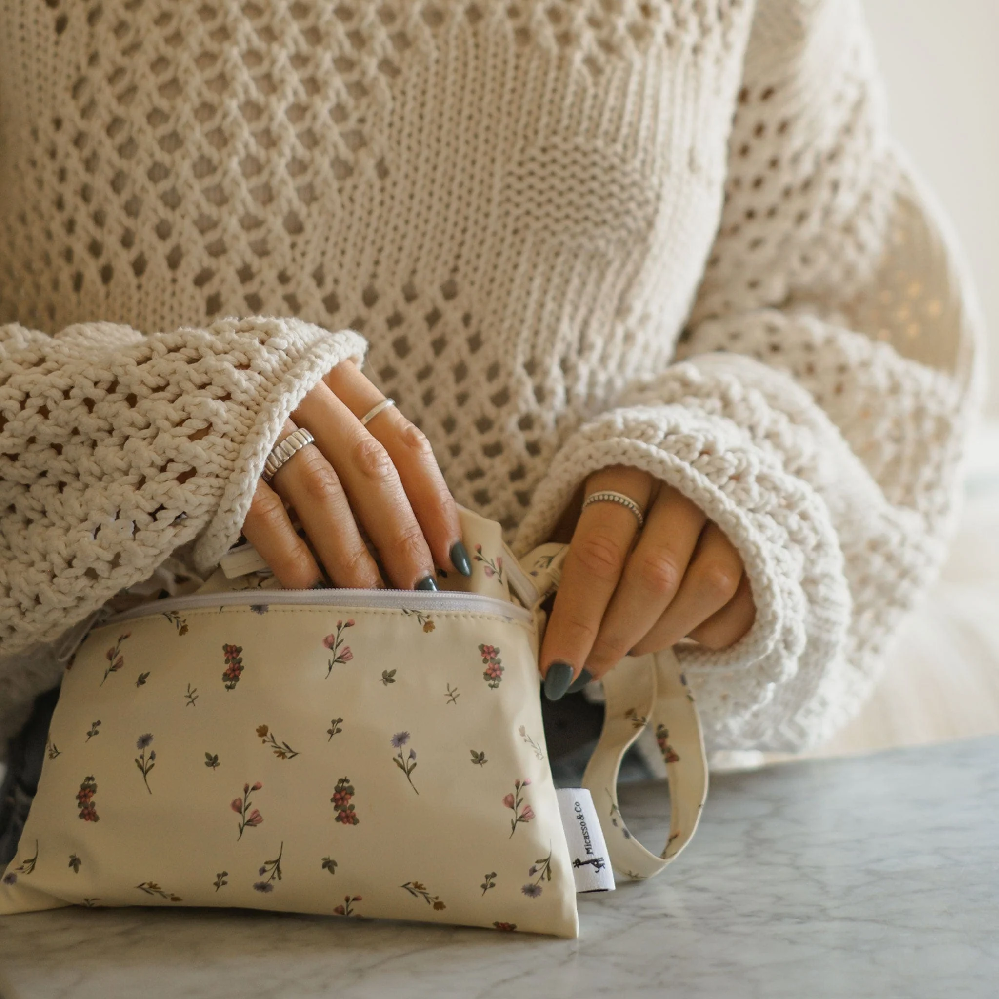 Bavoir Manches Longues Pochette intégrée 6-24mois - Les Fleurs - Image 6